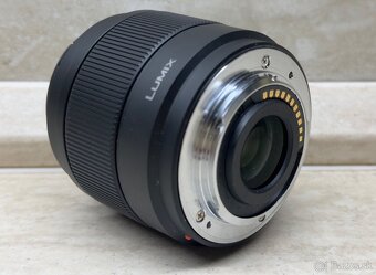 Panasonic Lumix G 25mm f/1.7 - 4