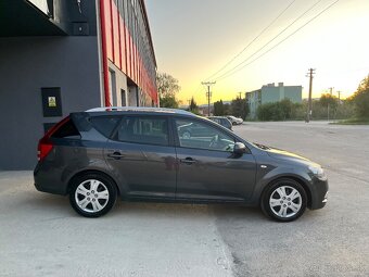 KIA Ceed Combi 1.6 CRDi = 85kW r.v 2012, Top Stav = - 4