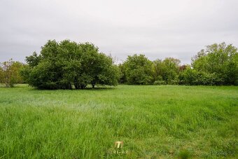 Stav. pozemok, 4242m, IS v dosahu, termálna voda Hegyeshalom - 4