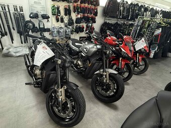 QJ MOTOR SRT600SX-Čierna - 4