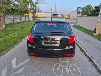 Predám Kia Ceed Faclieft 1.4 77kw Benzin r.v.2012 - 4