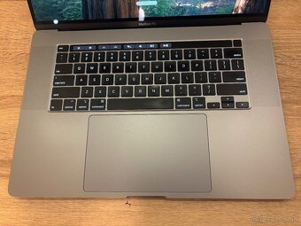 Apple MacBook Pro 16" - 4