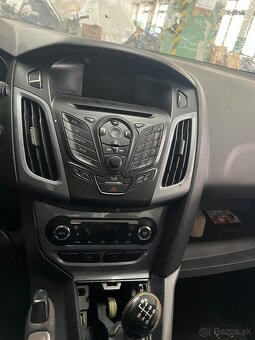Rozpredám na diely Ford Focus mk3 HB combi - 4