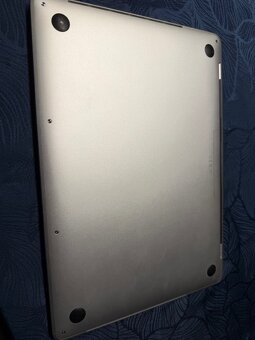 MacBook Pro 13" (Touch Bar, Intel i5, 8GB RAM) - Zachovalý - 4