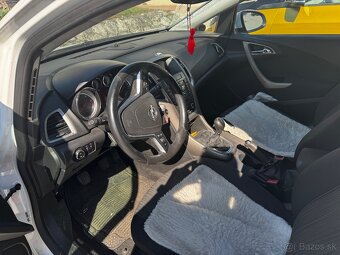 predám Opel Astra J Sport Tourer - 4