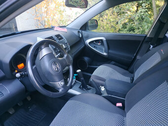 Toyota RAV4 benzín 2007 - 4