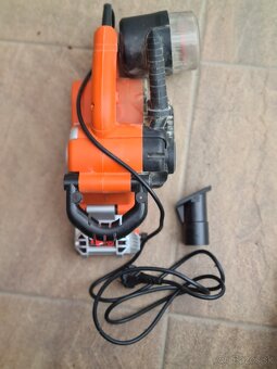 Pásová brúska Black decker - 4