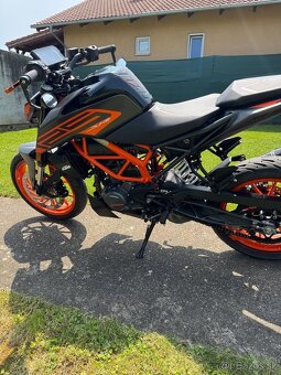 KTM Duke 125 2023 TOP stav + 900€ DOPLNKY - 4