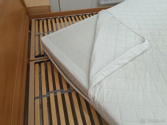 Manželská posteľ z masívu s roštom a matracom 220x180 - 4