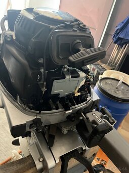 Predám lodny motor Honda 20Hp - 4