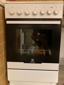 Predam sporak Electrolux - ako novy - kombo: plyn+elek.truba - 4