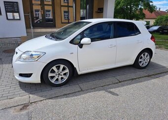 Toyota Auris 1,4 D4-D nafta manuál 66 kw - 4