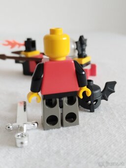 LEGO Castle 2848 Flying Machine - 4