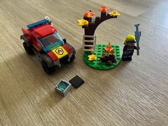 LEGO City poziarnik 60393 - 4