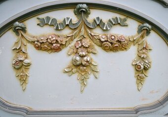 Krásna vyrezávaná posteľ - 4