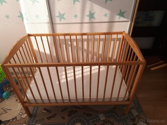 Predám detskú masívnu postieľku s matracom - 4