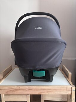 Predám autosedačku-vajce Britax Römer Baby-Safe Core - 4
