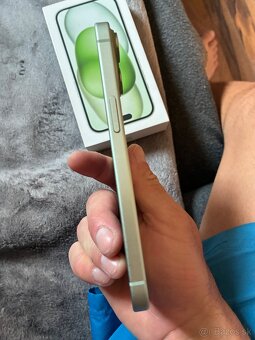 iPhone 15 128GB - 4