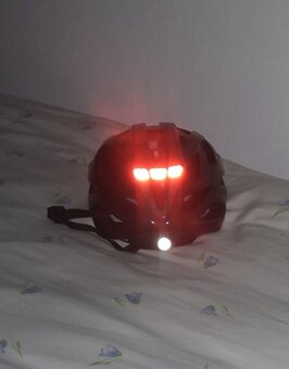 Predám cyklistickú prilbu UVEX i-vo - 4