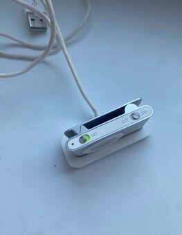 Apple MP3 Shuffle - 4
