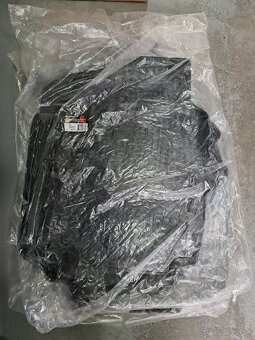 Predám gumové koberce - komplet sety - 4