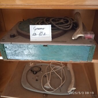 Predám kufre kus za 28e.Ten s kolieskamZa50€Rucne rob domček - 4