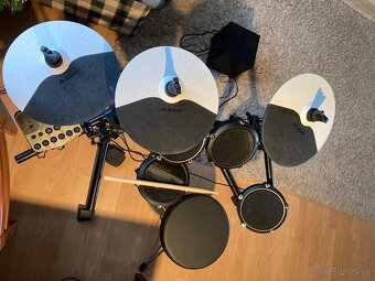 Elektronická bicia sada Alesis Debut Kit - 4
