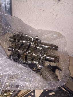 Predám motor Apríla Tuono,Rsv 1000RR - 4