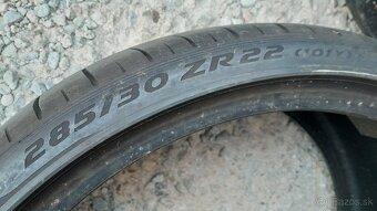 285/30r22 - 4