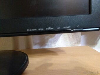 Monitor LG 22 palcový - 4