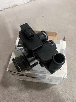 Ventil na vodný okruh Mercedes A2118320584 - 4