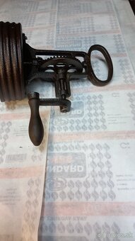 Starožitný liatinový mixér - 4