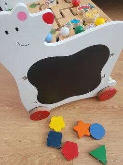 Drevené multifunkčné choditko na kolesách - 4