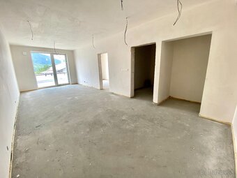 NA PREDAJ 3-izbový byt s parkovaním a pozemkom- Lipt. Hrádok - 4