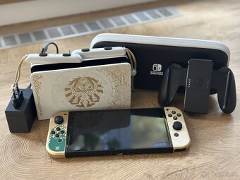 Nintendo Switch OLED - Zelda Tears of the Kingdom Edition - 4