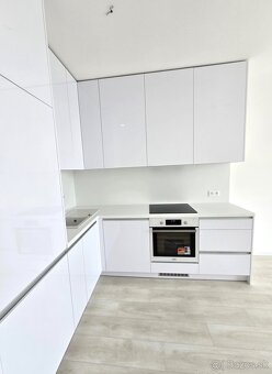 Prenájom – Moderný 2 izbový byt s parkovacím miestom BA II - 4