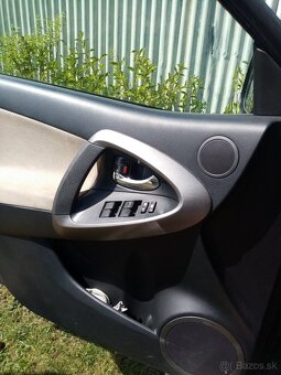 Toyota RAV4 - 4