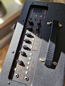 Pololampové modelingové gitarové kombo Vox VT20X 20W - 4