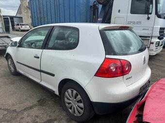 VW GOLF 5 na náhradné diely ND - 4
