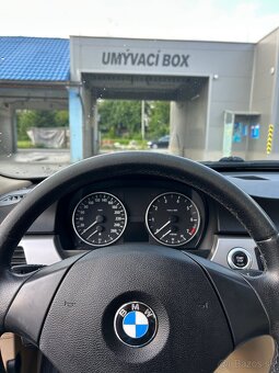 BMW E90 320i (2005) - 4