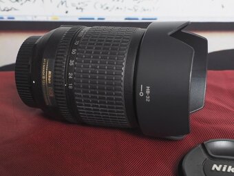 Nikon DX AF-S 18-135mm s príslušenstvom. - 4
