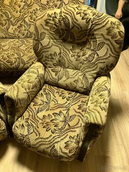 Predám retro sedačku komplet aj s kreslami a taburetmi - 4