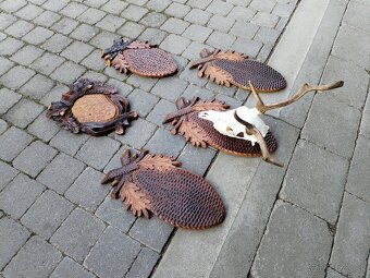 Podložky pod trofeje danielov, Jeleň - 4