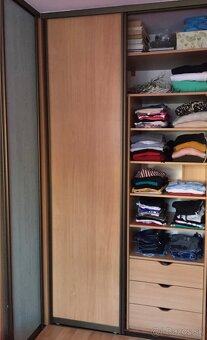 Vstavaná skriňa do L - 4