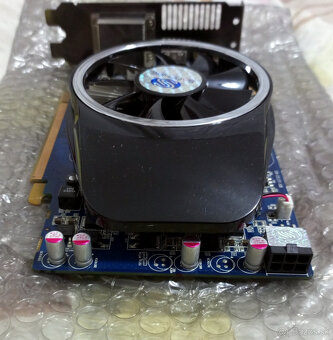 Sapphire Radeon HD 5750 1GB GDDR5 PCI-E - 4