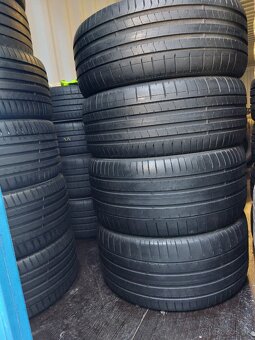 Pirelli Pzero 285/40R23 + 325/35R23 - 4