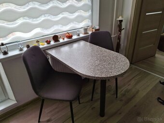 Predam kuchynsky stol a 2ks stolicky - 4