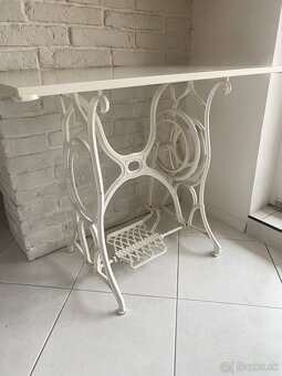 Biely stolík Singer - 4