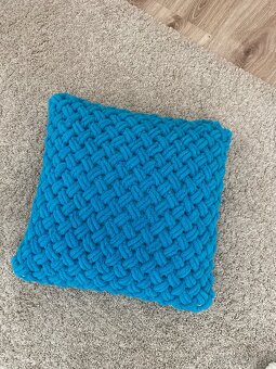 Deka ručná práca s vankusikom - 4