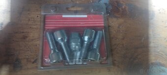 Predám bezpečnostné skrutky kolies - 4